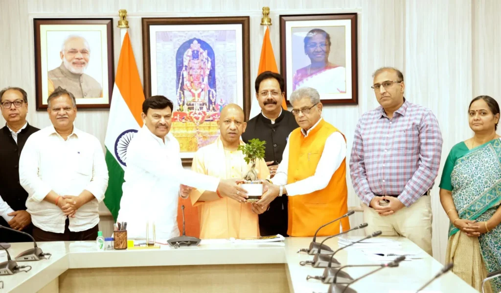प्रदेश में छाएगी हरियाली, यूपी सीएम की अगुवाई चलेगा 'वृहद वृक्षारोपण अभियान'