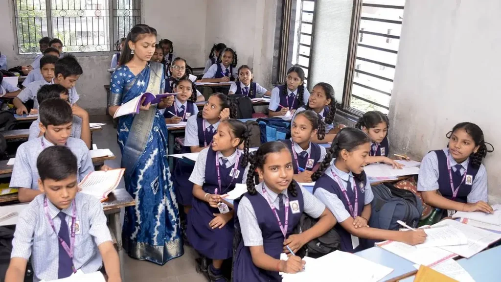 UP LT Grade शिक्षकों की निकली 7 साल बाद बंपर भर्ती, ऑनलाइन करें आवेदन