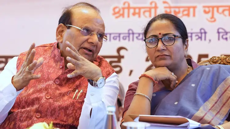 EOL गाड़ियों पर लगे प्रतिबंध पर दिल्ली सीएम का ऐलान, LG ने भी लिखा पत्र