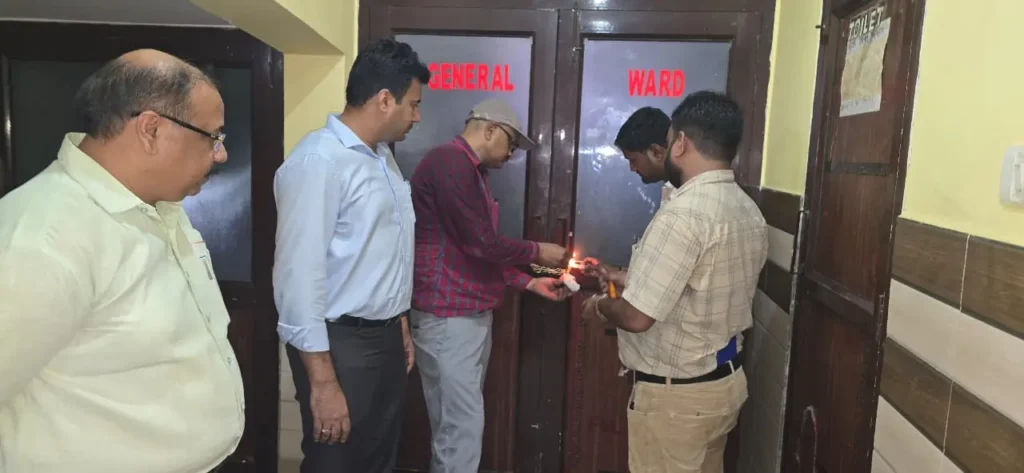 DM से पिता की गुहार, "मेरे बच्चे को जिंदा.." पैसे की मांग में नहीं मिला इलाज