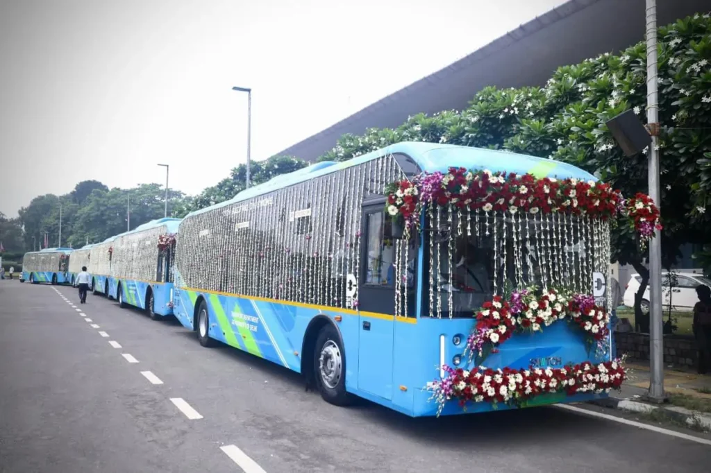 DU छात्रों के लिए फिर शुरू हुई यू-स्पेशल बस सेवा, सीएम बोली- मीठी यादें साथ लाई...