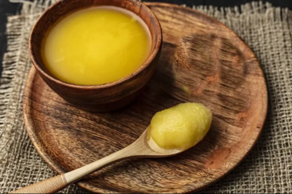 घी खाएं और चेहरे लगाएं – झुर्रियां, दाग-धब्बे, ड्राई स्किन दूर भगाएं, जानें फायदे