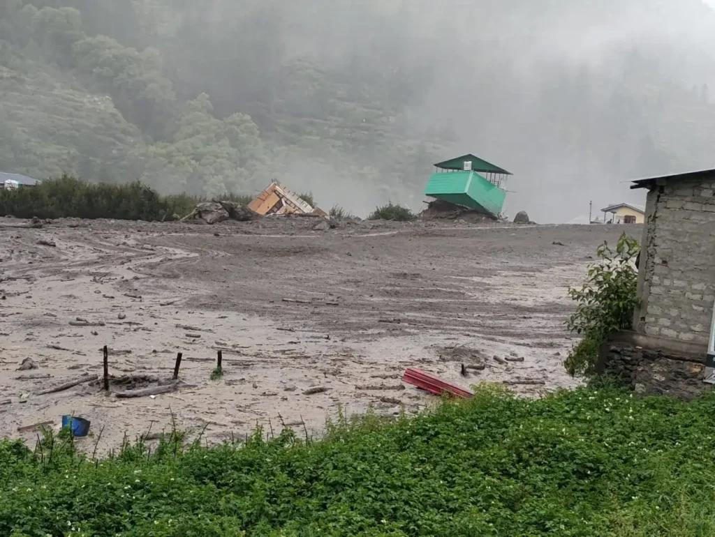 उत्तरकाशी में आया प्रलय, बादल फटने से मची तबाही