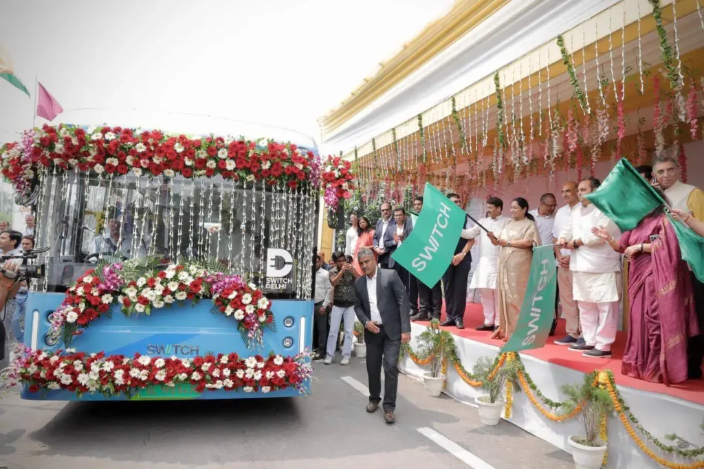 DU छात्रों के लिए फिर शुरू हुई यू-स्पेशल बस सेवा, सीएम बोली- मीठी यादें साथ लाई...