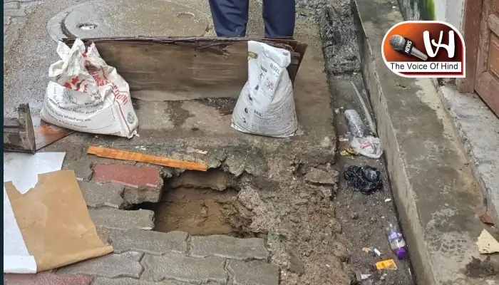 आठ साल पुरानी सड़क 16 फीट गड्ढे में तब्दील, पार्षद ने दी अधिकारियों को चेतावनी