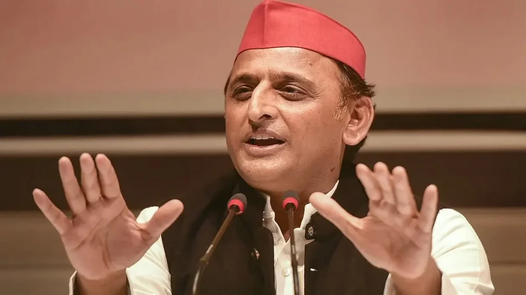 अखिलेश यादव की गाड़ियों का 8 लाख का चालान, बोले- कैमरा वाला BJP का होगा
