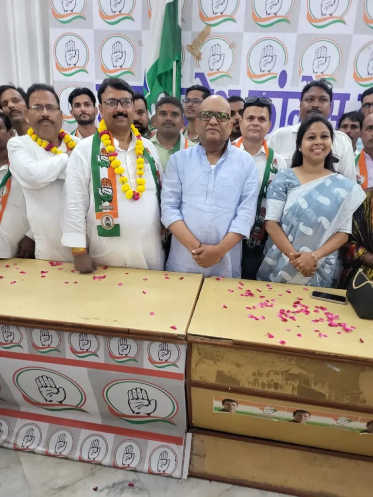 सीतापुर में कांग्रेस को मिला नया जनाधार, अजय द्विवेदी ने थामा हाथ