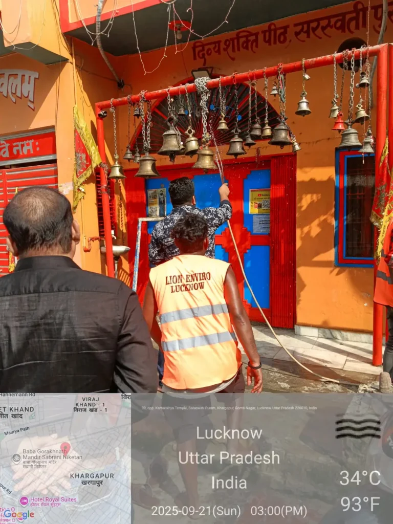 लखनऊ: नगर निगम जोन-8 और जोन-4 में मंदिरों की विशेष सफाई अभियान