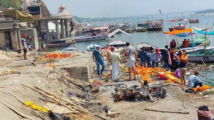 मणिकर्णिका घाट का रहस्य: चिता भस्म पर 94 संख्या और मनुष्य के 100 शुभ कर्मों का गूढ़ सत्य