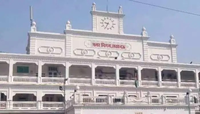 लखनऊ नगर निगम पर सवाल: GEM पोर्टल से टेंडर क्यों नहीं?