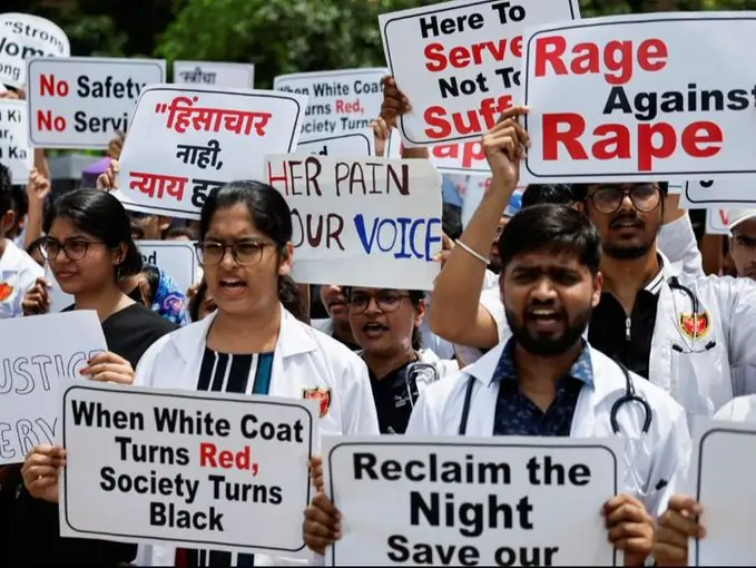 MBBS गैंगरेप केस पर ममता का विवादित बयान: पीड़िता रात में बाहर क्यों थी?