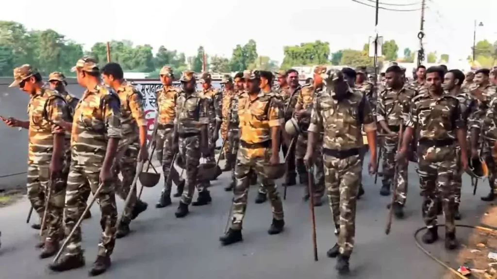 मौलाना मुफ़्ती का वार: अखिलेश यादव शांति नहीं, अशांति की चिंगारी भड़का रहे!