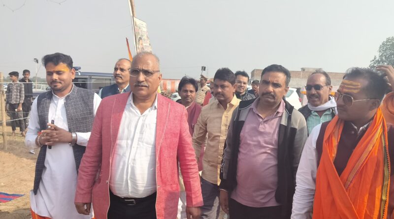 ए डी जी मध्यप्रदेश ने यज्ञवेदी का परिक्रमा कर संतो का लिया आशिर्वाद