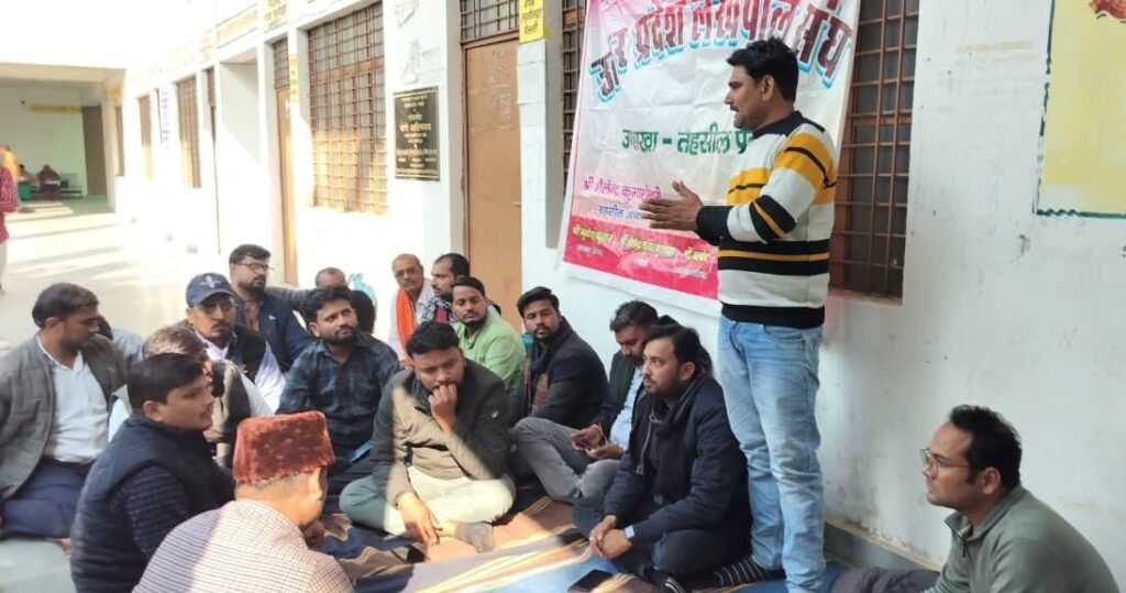 No FIR-No SIR को लेकर लेखपालों ने फूंका बिगुल, SDM को सौंपा ज्ञापन