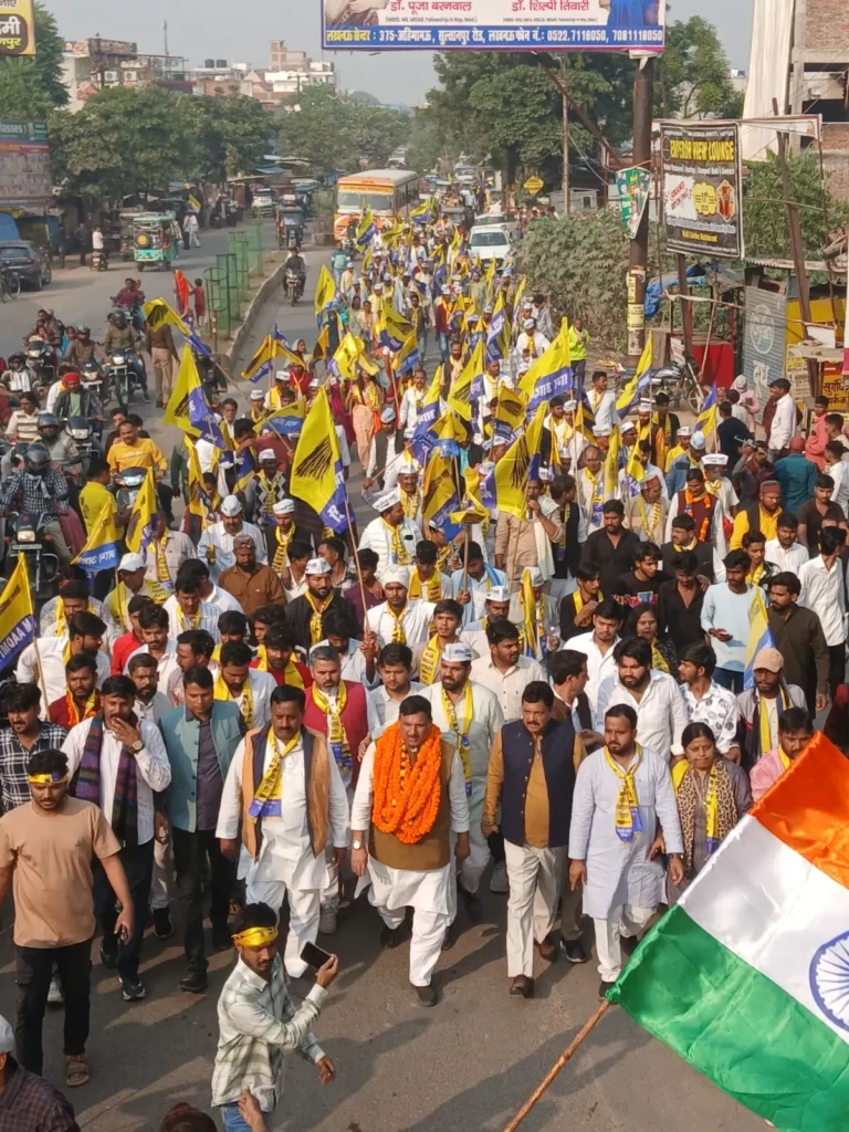 सुल्तानपुर में संजय सिंह की पदयात्रा पर उमड़ा जनसैलाब