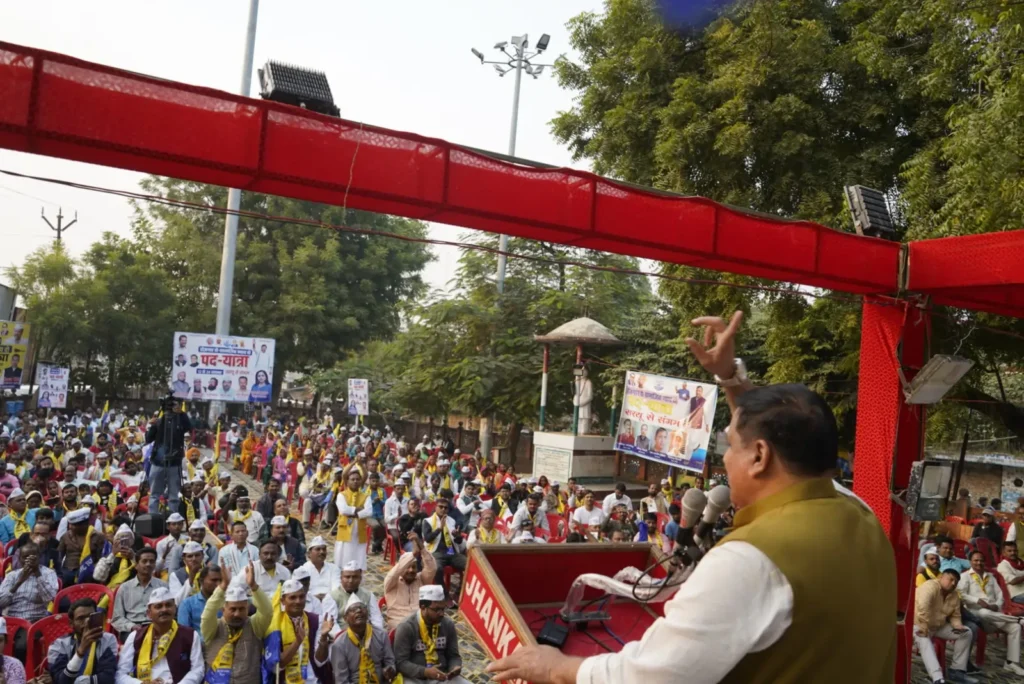 सुल्तानपुर में संजय सिंह की पदयात्रा पर उमड़ा जनसैलाब