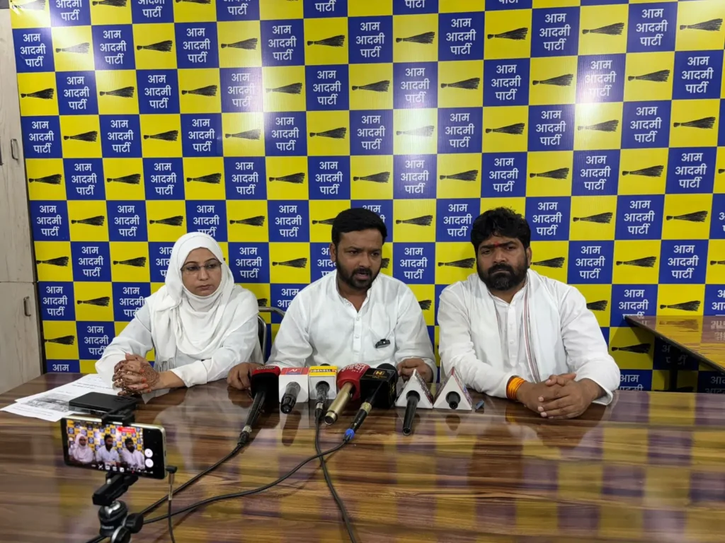 UP में खाद संकट और फसल बर्बादी पर AAP का हमला, मांगा मुआवजा