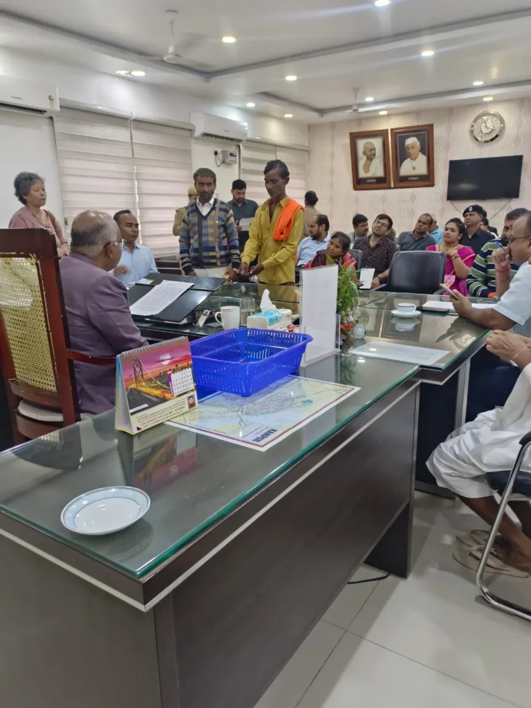 कानपुर डीएम के पास जनता की गुहार, नककटे से बचा लो मेरे नाक