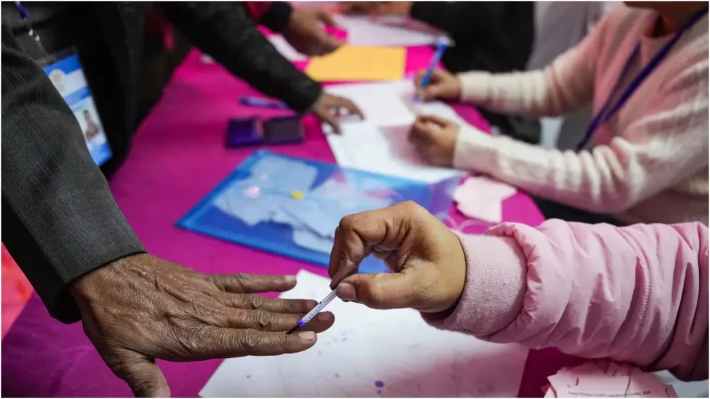 बिहार चुनाव: पहले चरण में 1314 उम्मीदवारों की किस्मत EVM में बंद