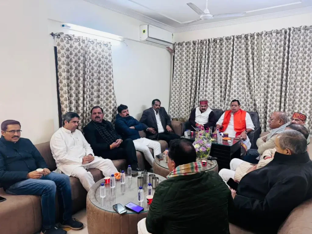 ब्राह्मण विधायकों के भोज पर बवाल, यूपी बीजेपी में सियासत पर सवाल