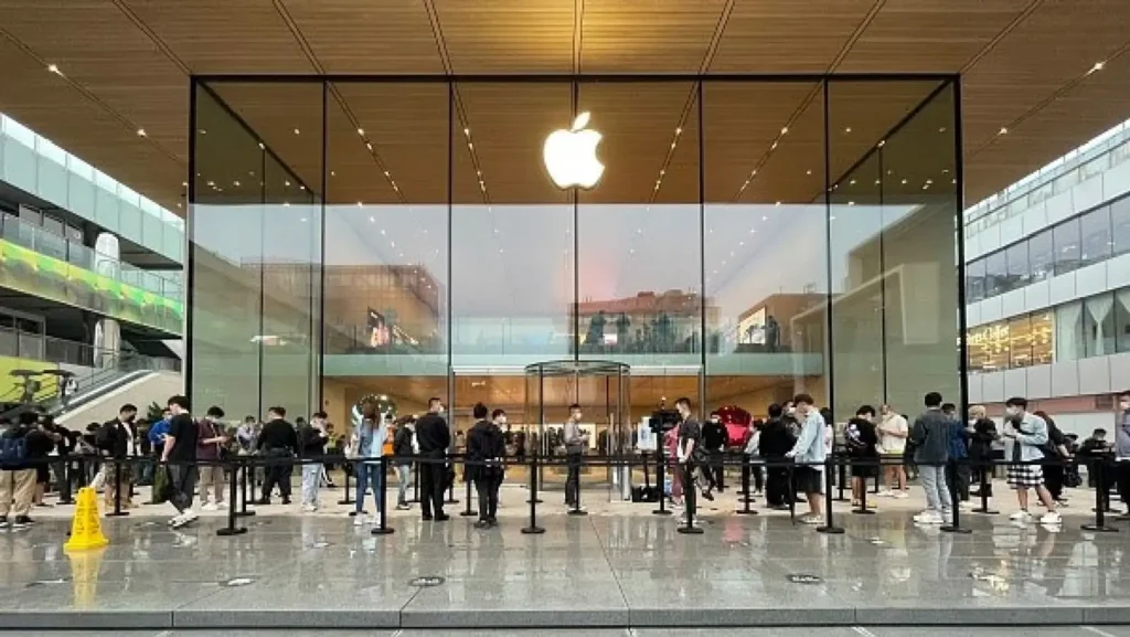 नोएडा में कल खुल रहा नया Apple स्टोर