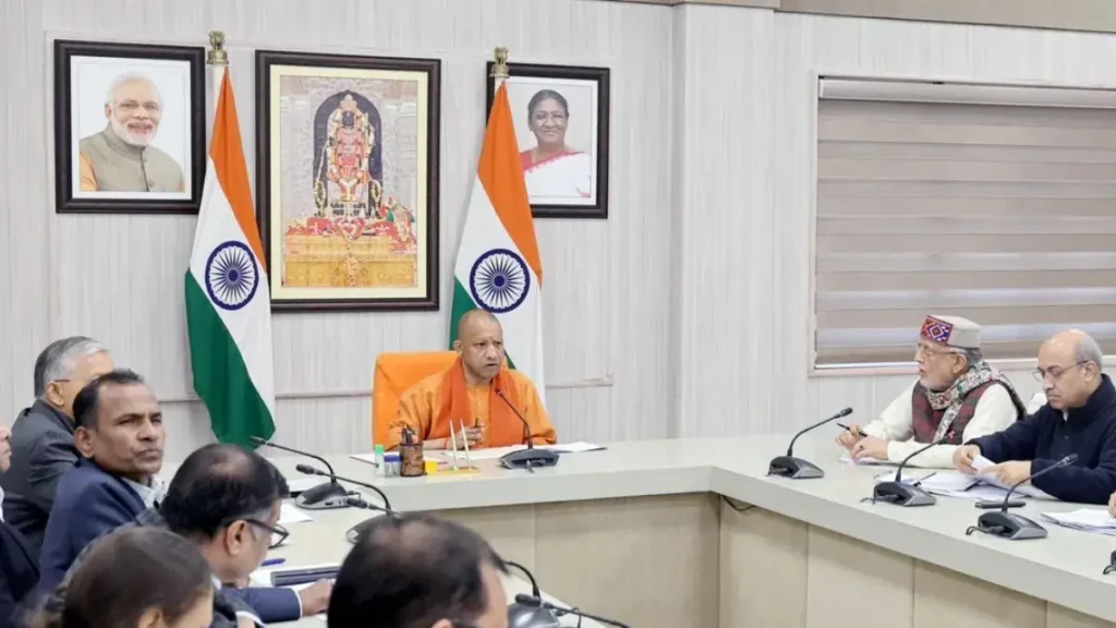 सीएम योगी का आदेश: यूपी में 12वीं तक स्कूल 5 जनवरी तक बंद