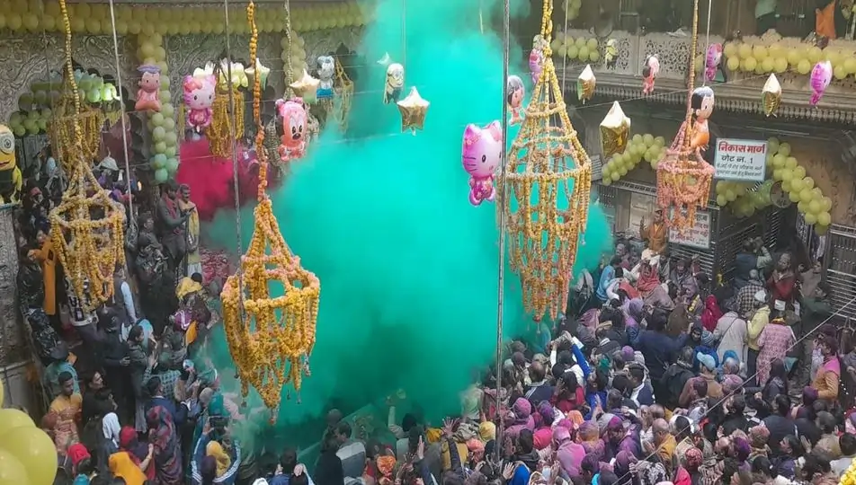 बसंत पंचमी से 40 दिनों का होली उत्सव शुरू, रंगों में डूबा वृंदावन