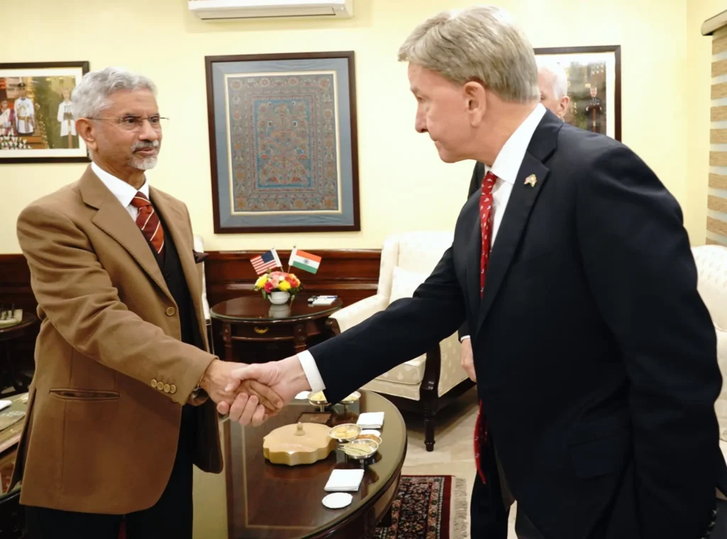 भारत से रिश्ते सुधारने उतरे ट्रंप, जयशंकर से मिले ट्रंप के दूत