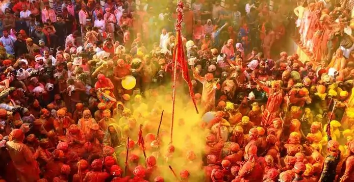 बसंत पंचमी से 40 दिनों का होली उत्सव शुरू, रंगों में डूबा वृंदावन
