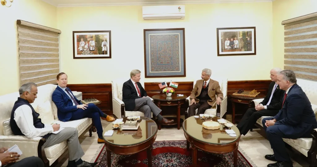 भारत से रिश्ते सुधारने उतरे ट्रंप, जयशंकर से मिले ट्रंप के दूत