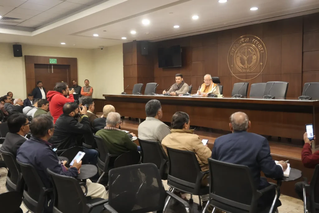 UP के शिक्षकों को योगी सरकार का तोहफा, मिलेगा कैशलेस इलाज