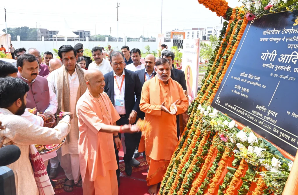 अफवाहों से बचें, गैस-पेट्रोल की नहीं है कमी: सीएम योगी