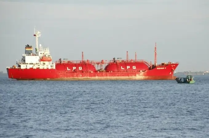 पश्चिम एशिया संकट के बीच स्ट्रेट ऑफ होर्मुज से गुजरेंगे भारत के LPG टैंकर