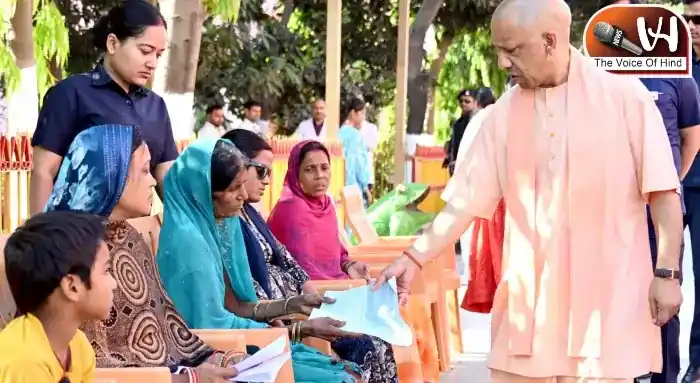 गोरखनाथ मंदिर में सीएम योगी का जनता दर्शन, 200 लोगों को राहत