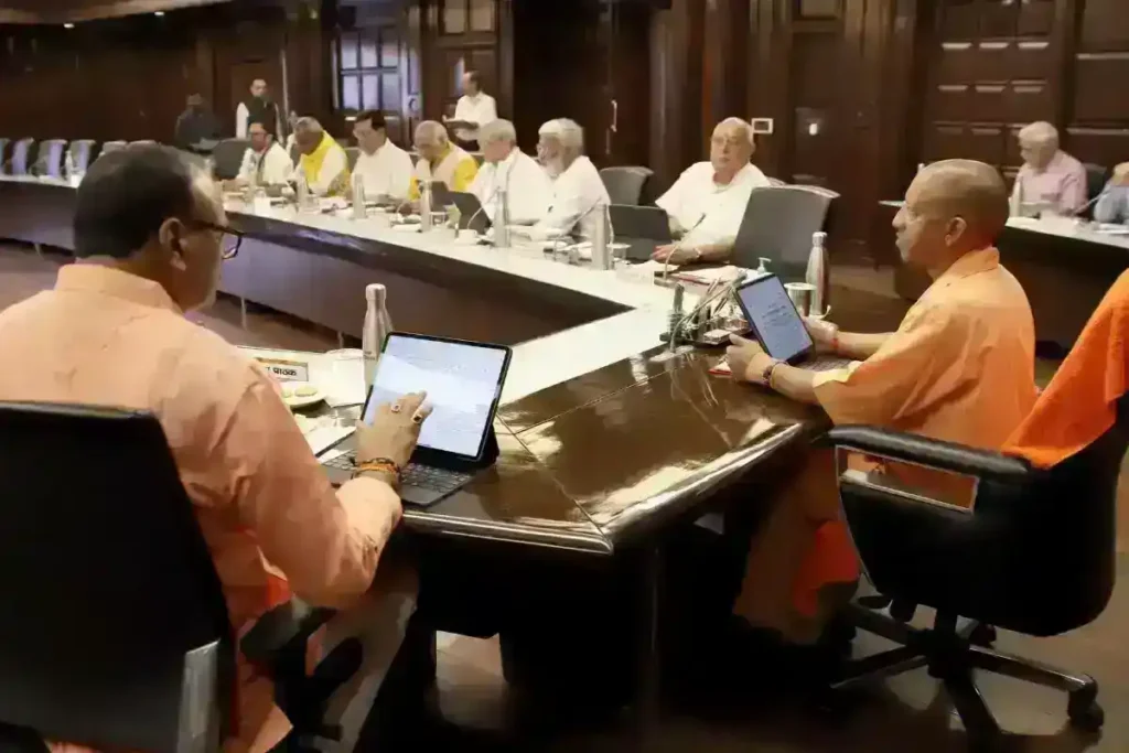 यूपी में जल्द लागू होगी सरकारी कर्मचारियों की नई ट्रांसफर नीति