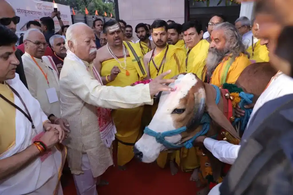 संस्कृत भाषा राष्ट्र की आत्मा, लोगों से की सीखने की अपील- भागवत