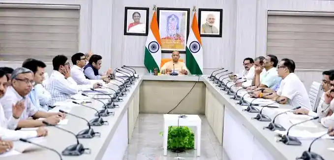 विकास कार्यों में देरी और लापरवाही बर्दाश्त नहीं: सीएम योगी