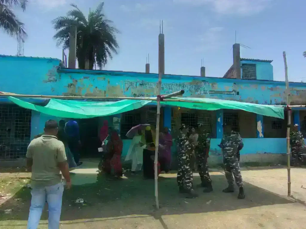 TMC को SC से झटका, ECI फैसले पर रोक नहीं