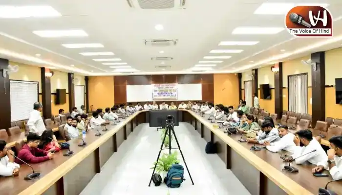 पेपर लीक पर चर्चा रोकने पहुंचा प्रशासन: संजय सिंह
