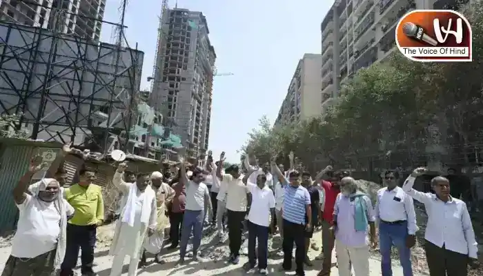 ओमैक्स रेजिडेंसी पर सड़क-नाले पर कब्जे का आरोप, धरने की चेतावनी