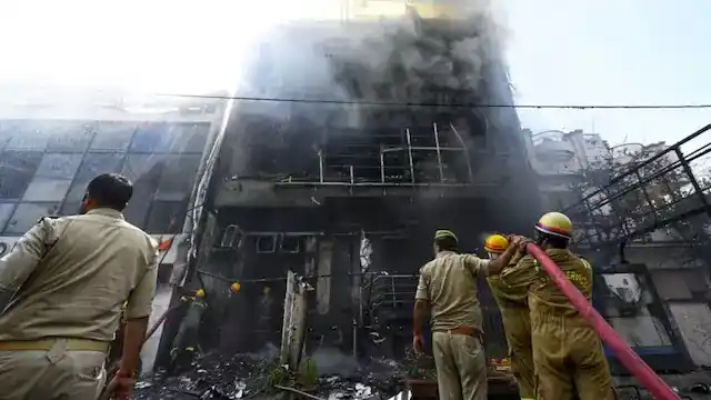 अलीगंज अग्निकांड में बड़ा खुलासा, 18 इंजीनियर दोषी!