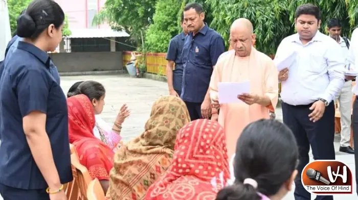 सीएम योगी का सख्त एक्शन! महिला को रास्ता न मिला तो बोले- सबको सस्पेंड करो
